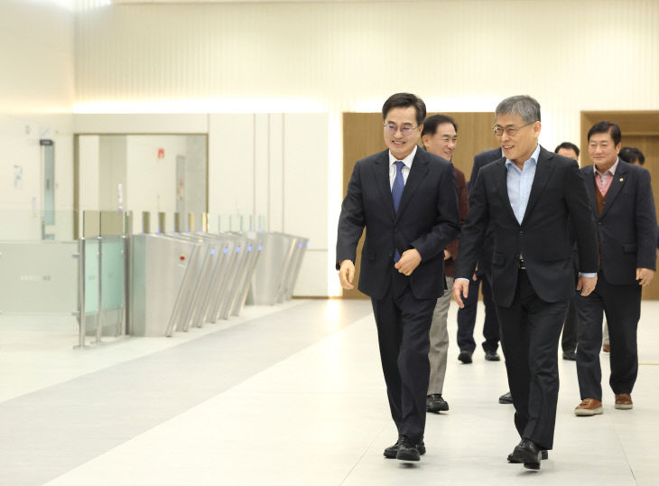 김동연 경기지사, ‘삼성전자 평택캠퍼스’ 현장 정담회