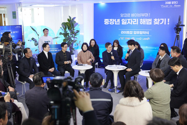 김동연 경기지사, 지속가능 ‘중장년 일자리 해법’ 모색