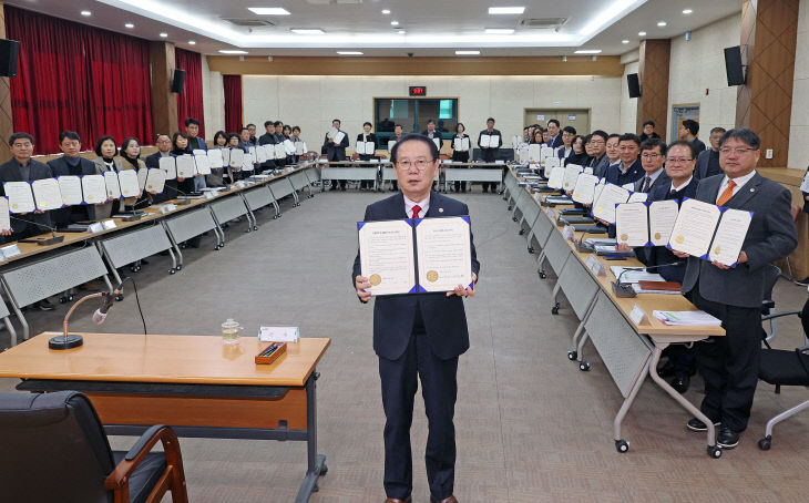 청렴 서약을 하는 송인헌 괴산군수와 간부공무원들 (2)