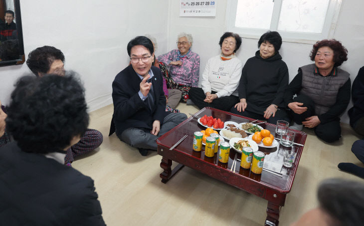 심덕섭 고창군수, 찾아가는 민생탐방-경로당 방문(3)