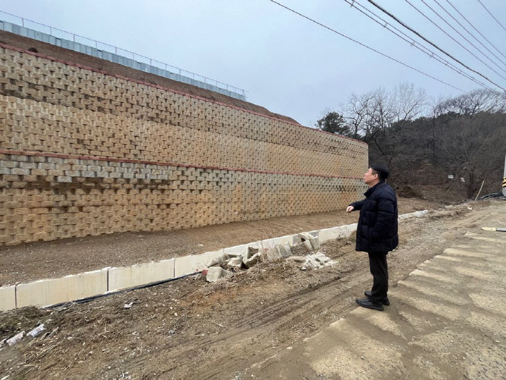 동남구건설과(동남구청장 해빙기 대비 급경사지 현장점검) (2)