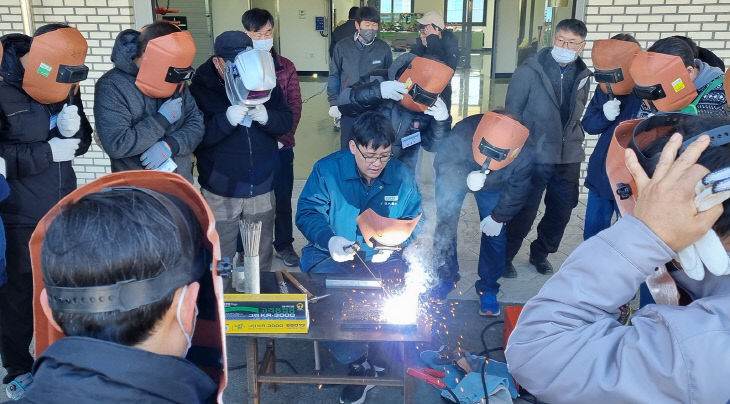 충북농기원, 영농철 대비 농업기계 안전교육 강조 1