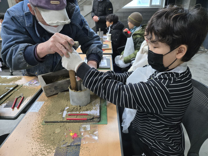 주철장전수교육관 체험 사진1