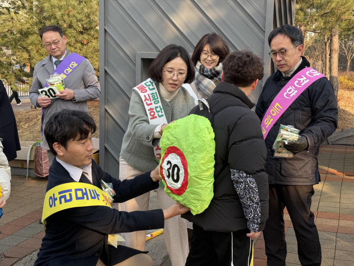 충주교육지원청, 어린이 교통안전 합동 캠페인 진행 1