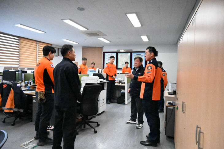 이승화 산청군수， 산청소방서 산불진화 격려방문