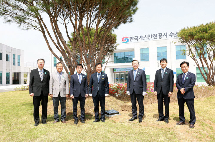 수소용품센터 기념식수 행사 (3)