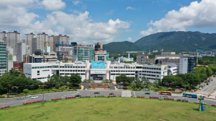 창원시청 전경 여름