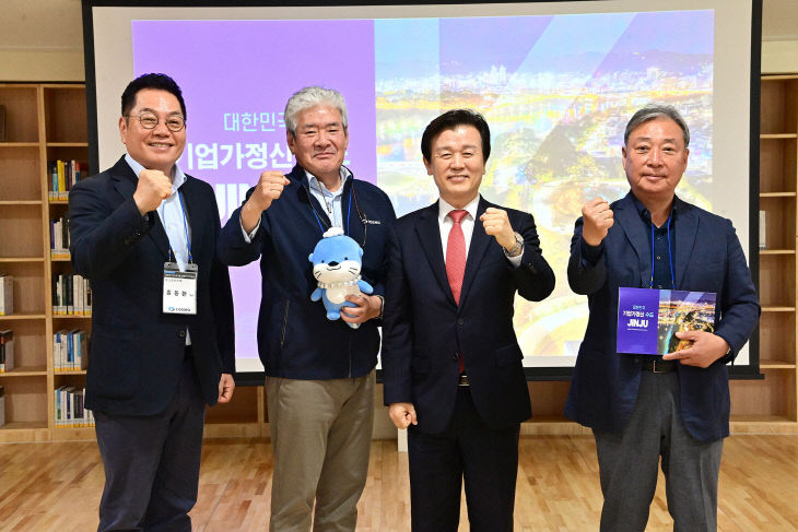 허경수 코스모 그룹 회장, 그룹 경영인들과 함께 진주 방문