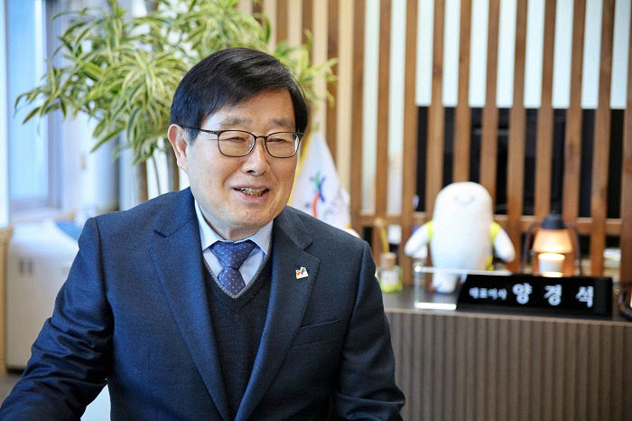 양경석 대표이사 인터뷰 사진