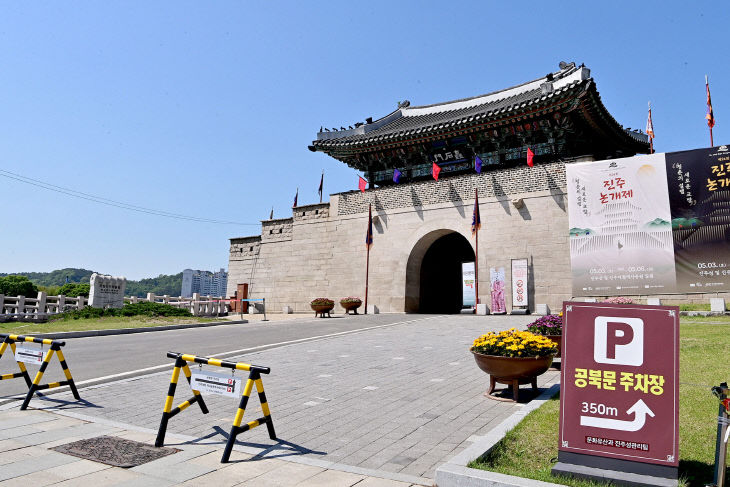 진주성 성벽 가로막던 ‘매표소 철거