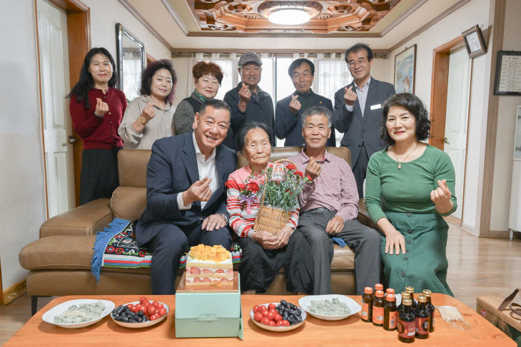 어르신가구 카네이션 꽃바구니 전달식
