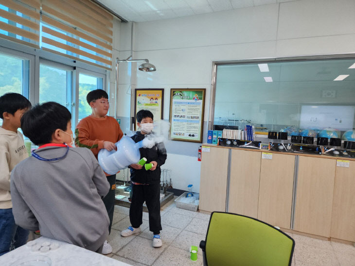 서천 오성초가 개최한 과학의 날 행사