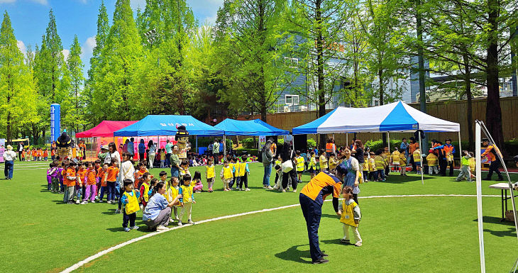(2)일산소방서(서장 권웅)가 어린이 안전체험마당을 개최했다.