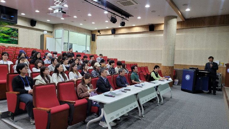 증평 소개 영상 시청하는 학생들 1)