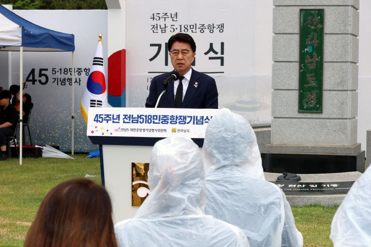 김