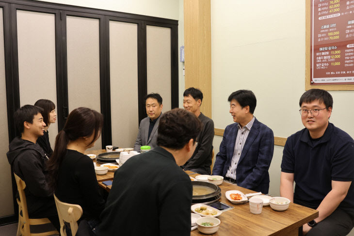 간담회 사진