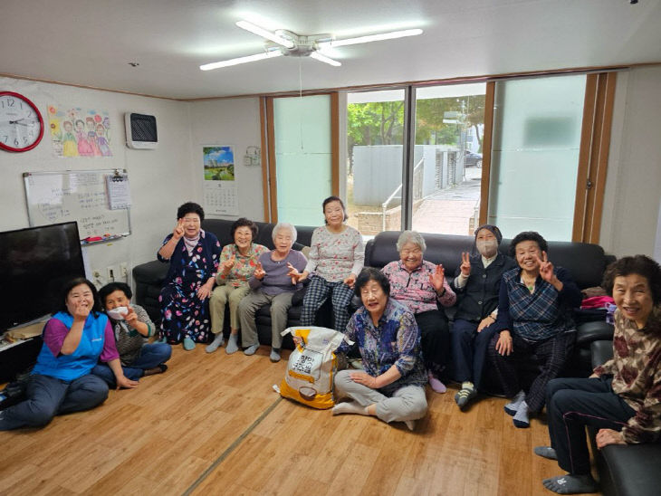 경로당 양곡 지원 사진