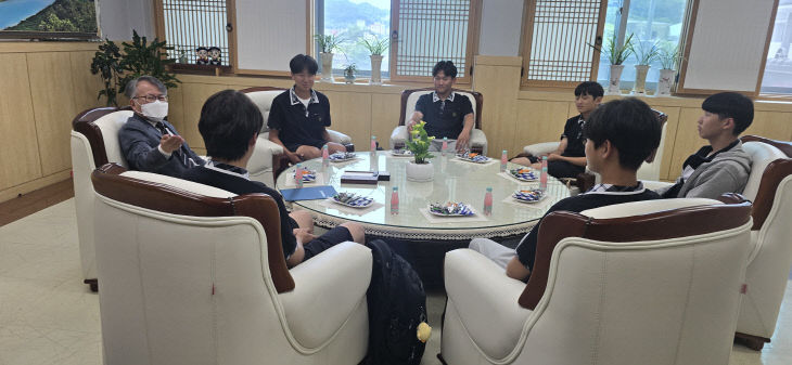 공주중학교 학생회 임원과 교육장과의 대화