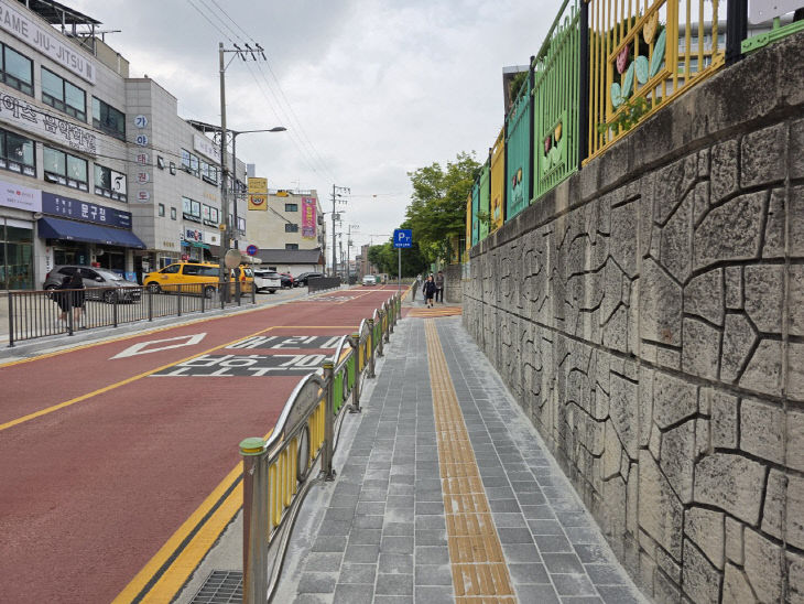 관내 신지초 앞 보행환경 대폭 개선