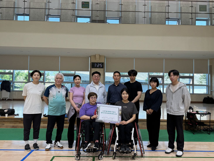4. 동두천시 장애인체육회, 스포츠용 휠체어 전달식 개최