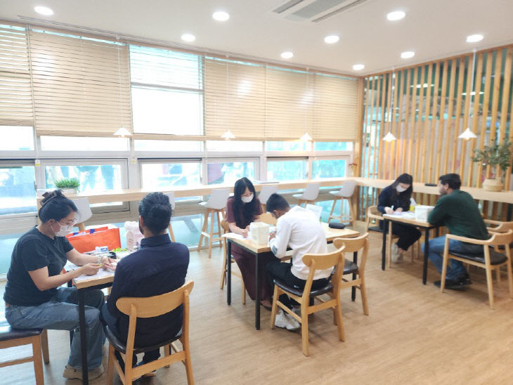 외국인 기초 건강검사 모습.