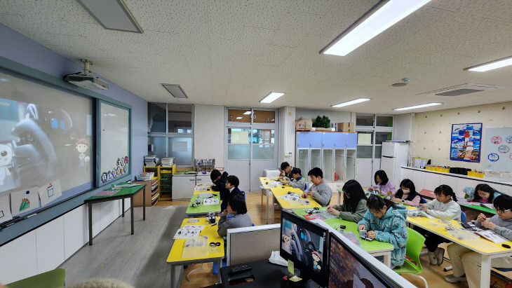 다재다능한 우리 아이 미래설계 로봇교실