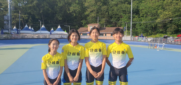 사진(단성중 롤러부-왼쪽부터 이태희, 이수정, 권세진, 김단율)