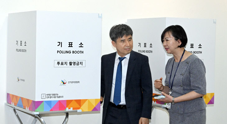 20250528-선관위원장 투표소 점검