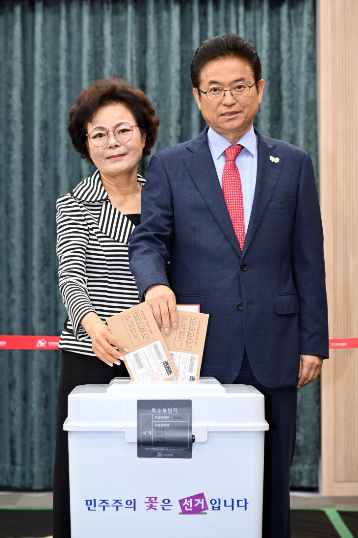 1._이철우_도지사_내외_사전투표
