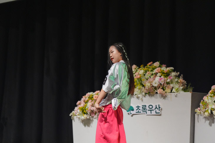 초록우산 아이리더 발대식 사진_유채린 공연 (1)