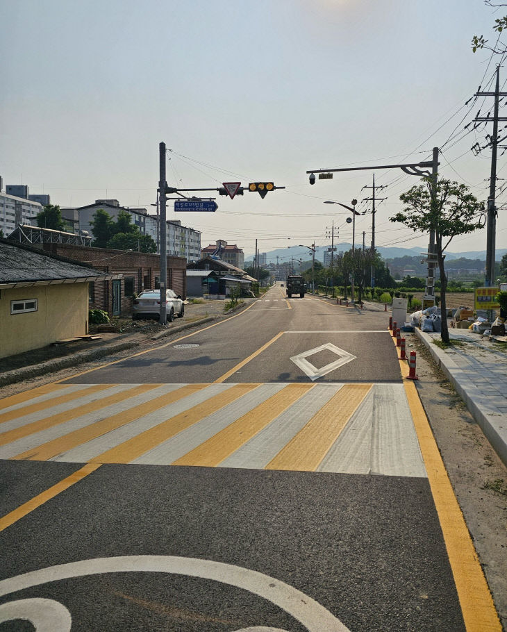 도시계획도로 노후화 사진.