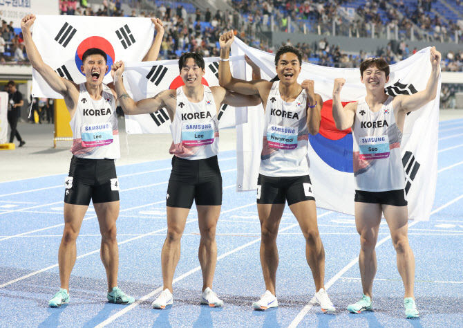 아시아 육상 남자 400m 계주에서 우승한 서천군청 서민준 선수