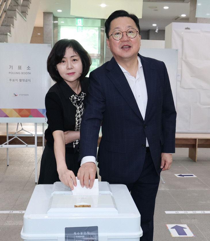 이장우 대전시장, 제21대 대통령 선거 본투표 참여1