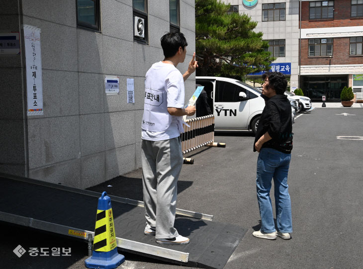 투표안내원