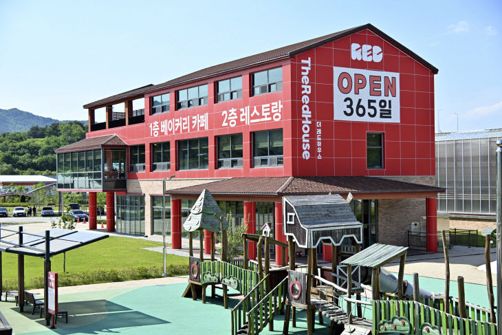 1-2 만남의광장 더 레드하우스