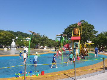3.바닥분수와 어린이 물놀이 시설 (2)