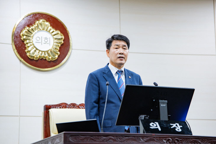 화성시의회 배정수 의장 개회사 모습