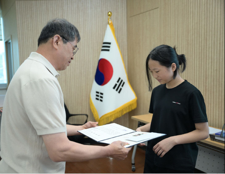 연무읍이장단협의회 장학금 전달