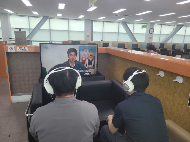 '웨이브온 VOD 서비스' 이용 모습.