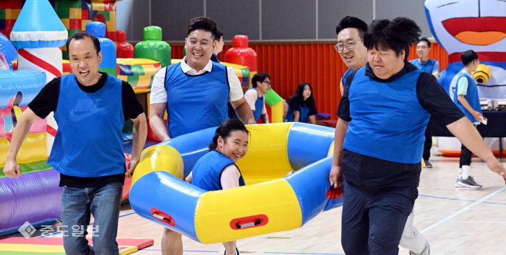 아빠도 아이도 웃음꽃 활짝