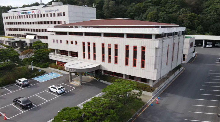 2-3. 의회 전경