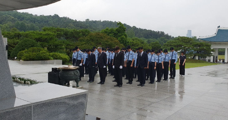 묵념 사진
