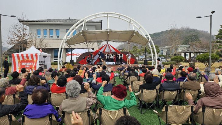 4.청춘마이크 공연-홍산면 (1)