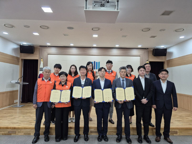 장학금 전달 기념 사진