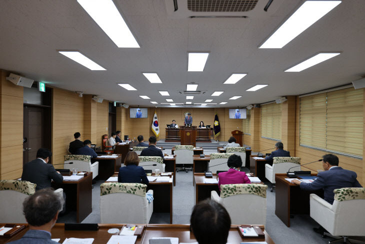 보도자료 사진(부여군의회  제292회 정례회 마무리) (1)