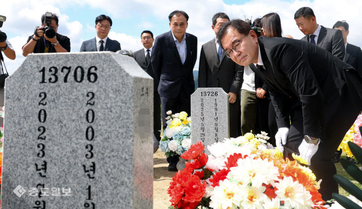 20250701-채 상병 특검 묘역 참배1