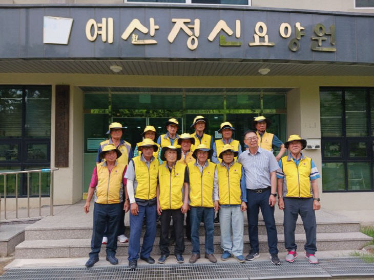 6.예산군 예산읍 2분회 노인회 환경정화 활동 모습 (1)