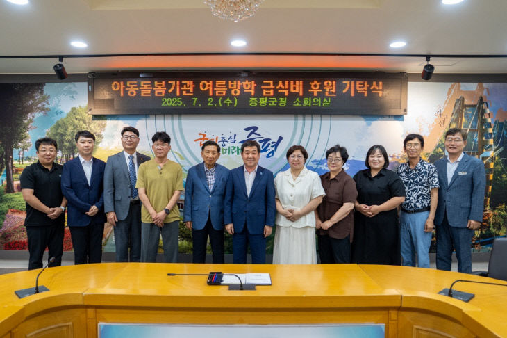군수 왼쪽 장경식 회장, 윤준에스티 김태수 대표)2