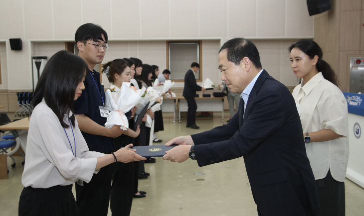 (사진2)_임용장수여식