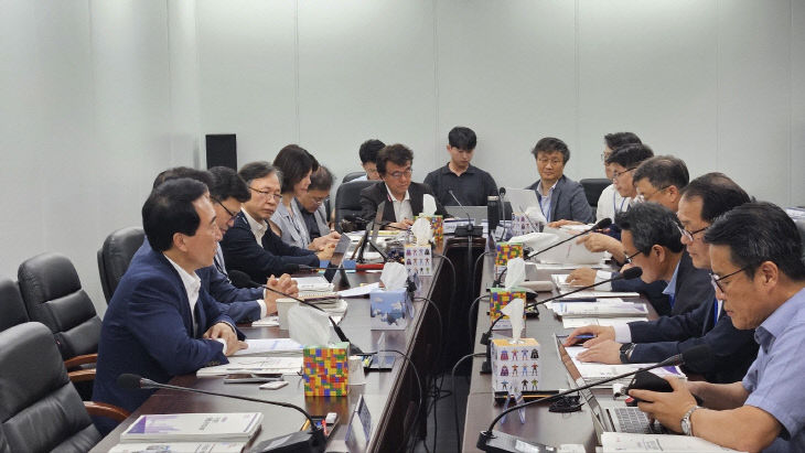 간담회
